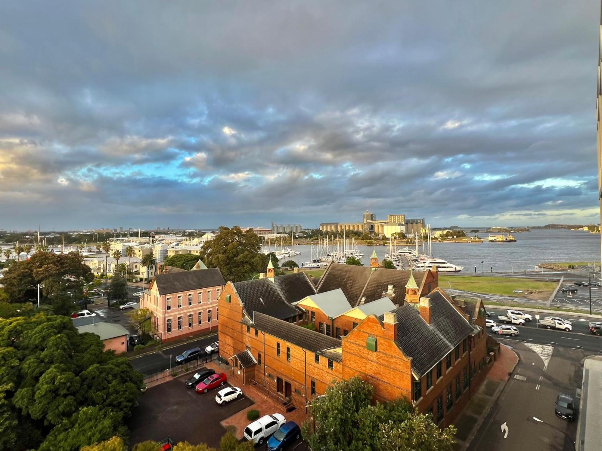 Harbour Towers, Newcastle'S Elite Apartment Stays, Free Parking & Tram Access Bagian luar foto