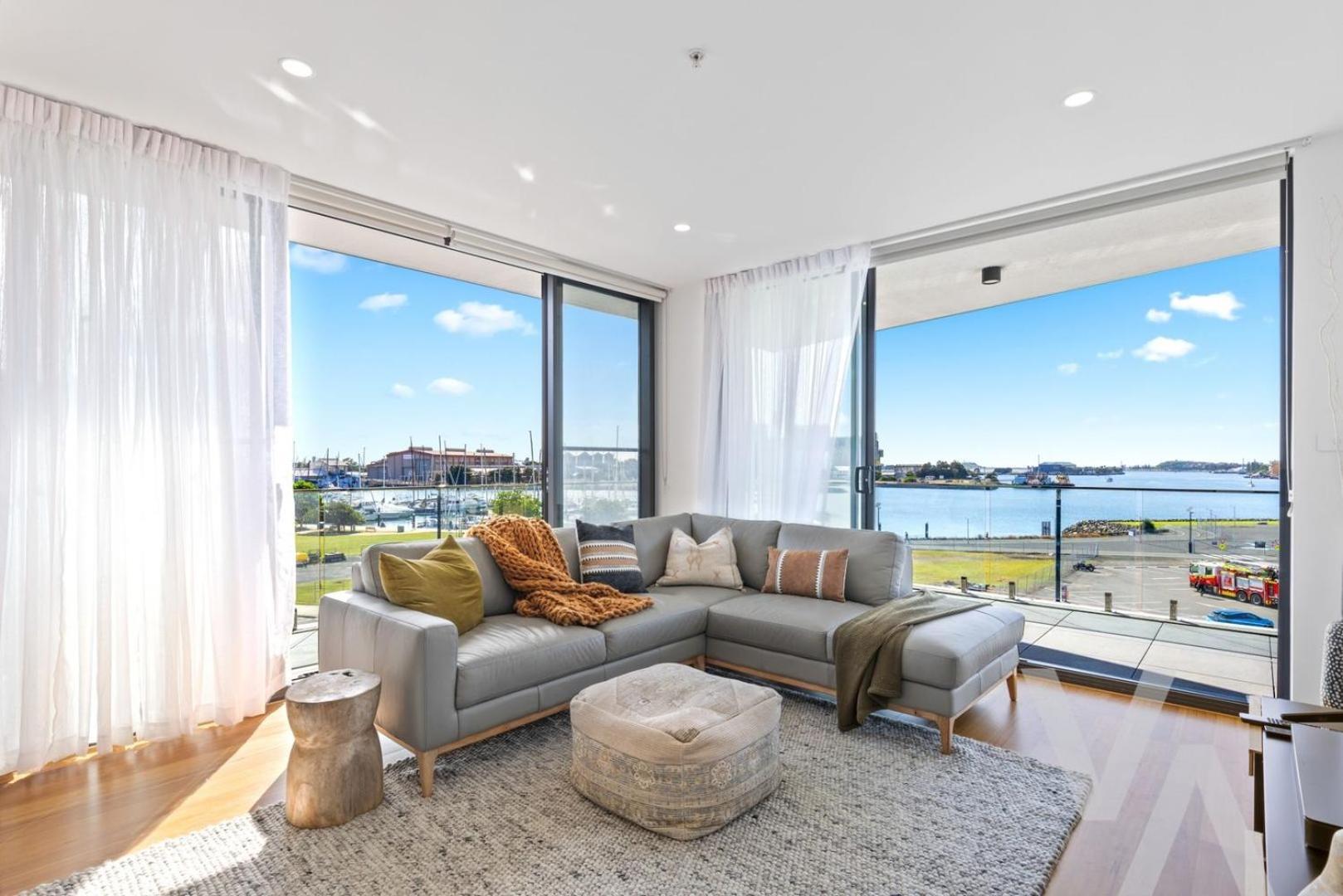 Harbour Towers, Newcastle'S Elite Apartment Stays, Free Parking & Tram Access Bagian luar foto